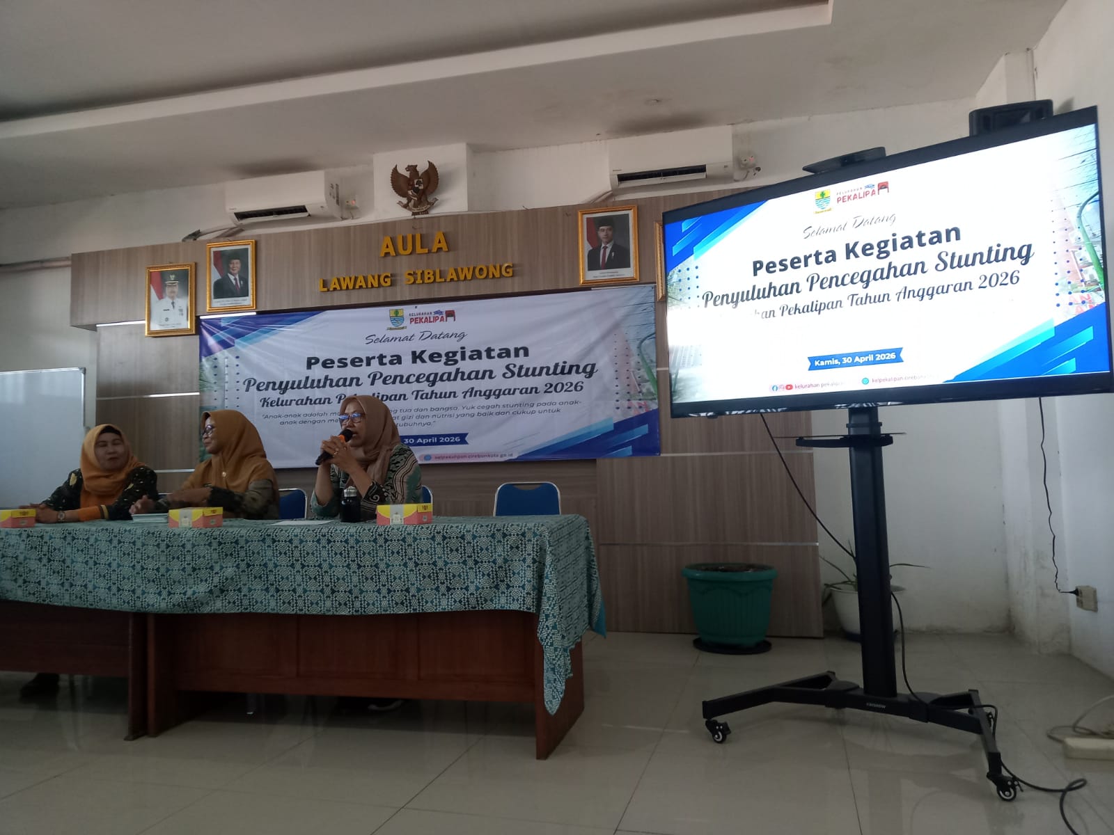 Babinsa Pekalipan Gelar Penyuluhan Pencegahan Stunting dan Pembagian Makanan Bergizi.