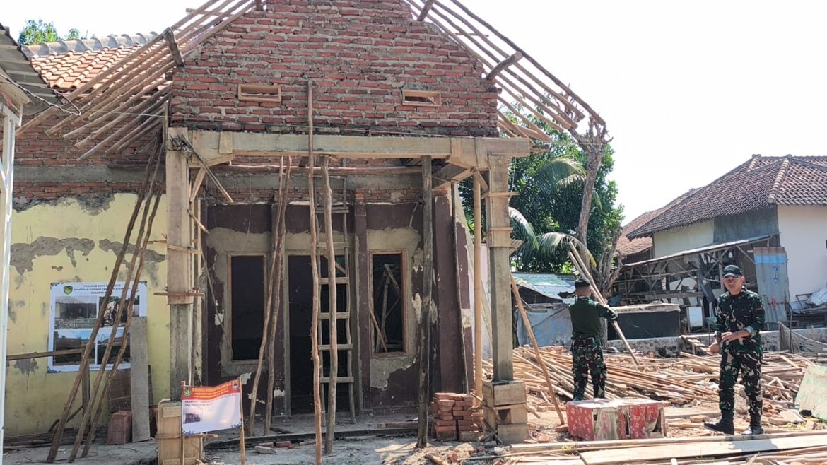 Harapan Baru Mulai Terwujud, Rehabilitasi RTLH Rumah Bapak Rasta dalam TMMD ke-129 Capai 57 Persen