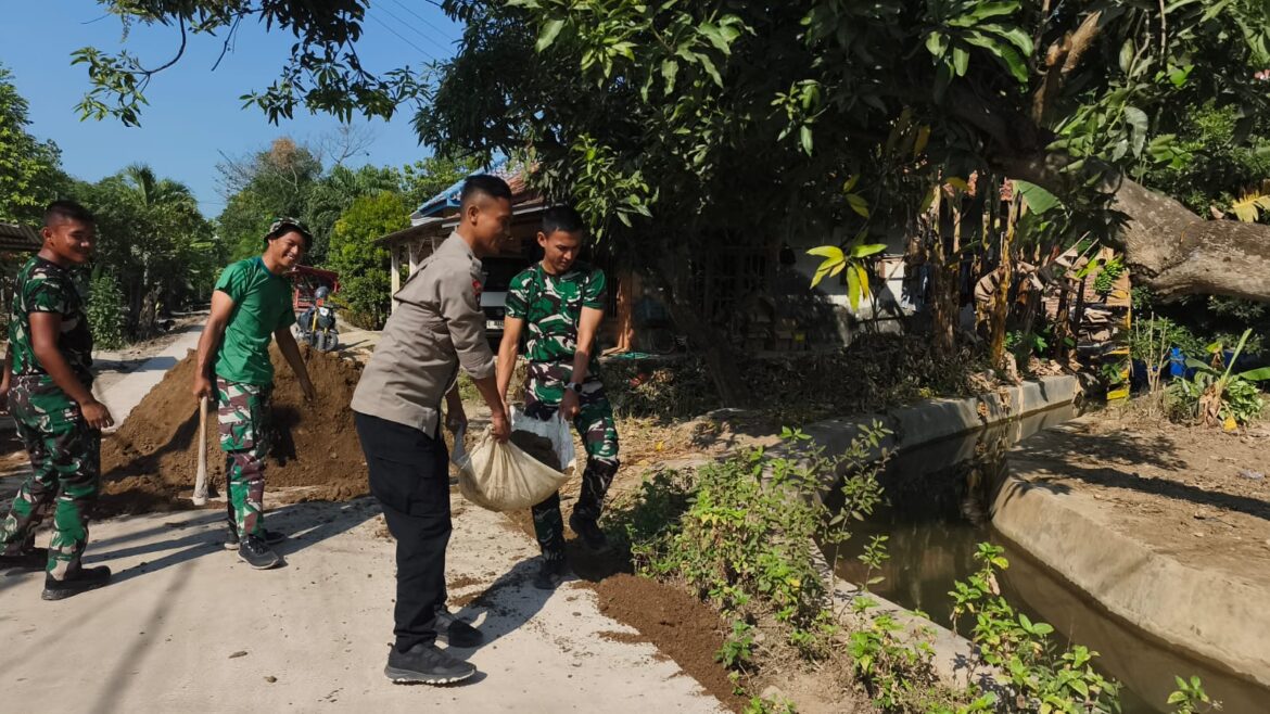 Demi Infrastruktur Berkualitas, Satgas TMMD ke-129 Kodim 0620/Kab. Cirebon Kebut Perapihan Bahu Jalan di Desa Luwung Kencana