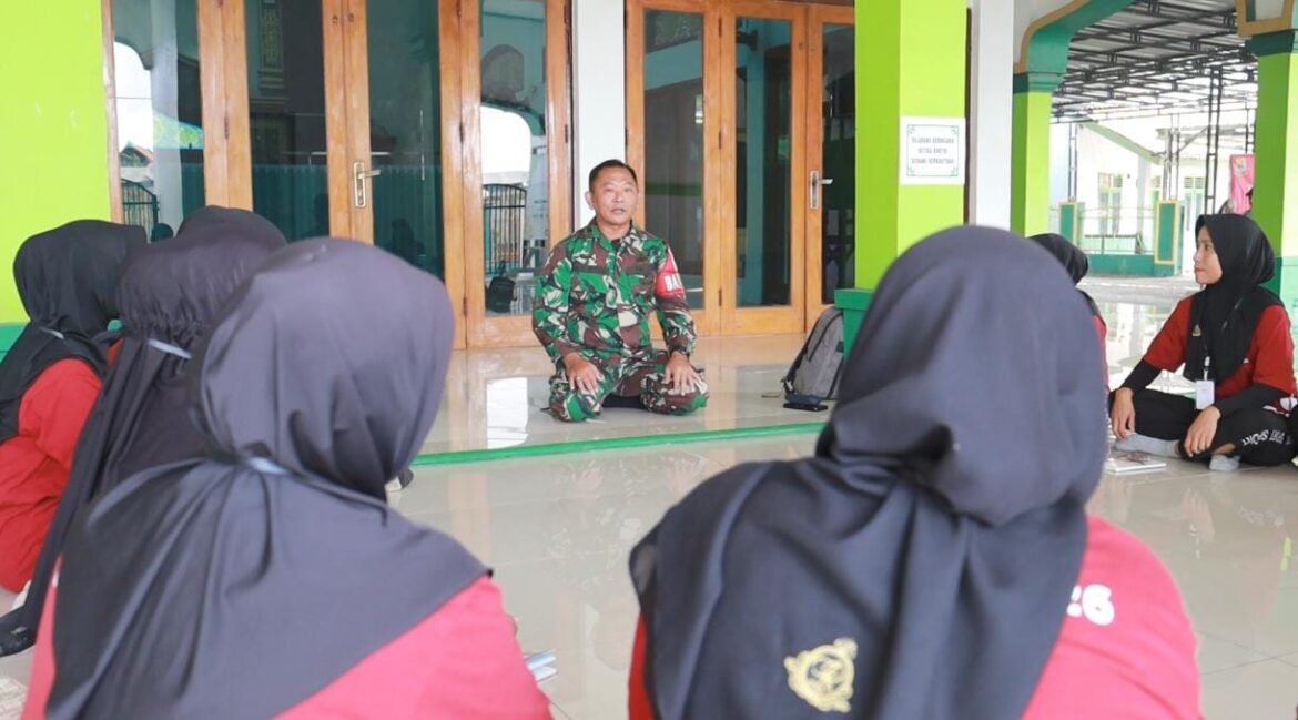 Tingkatkan Nasionalisme, Satgas TMMD ke-129 Kodim 0620/Kab. Cirebon Bekali Ibu-Ibu PKK dengan Wawasan Kebangsaan dan Disiplin