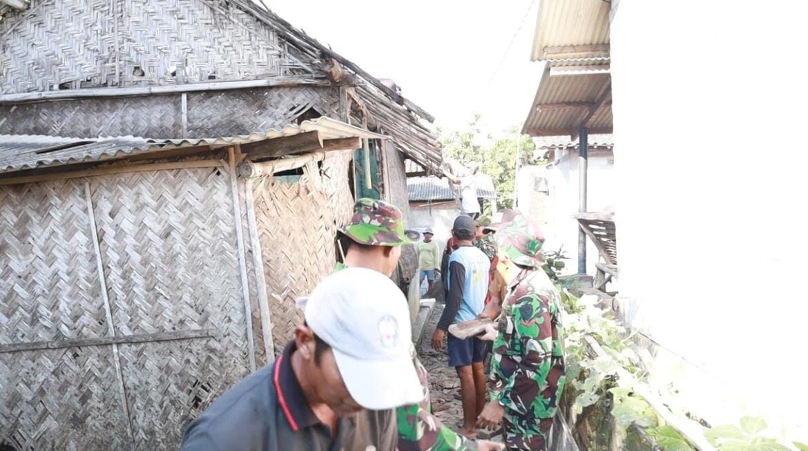 TMMD ke-129 Kodim 0620/Kab. Cirebon Wujudkan Mimpi Warga, 7 Rumah Tidak Layak Huni Direhab, Rumah Engherdi Mulai Dibangun
